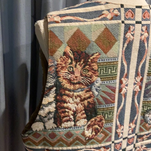 Hamilton Cat Kitten Vest, mother-of-pearl buttons - Picture 14 of 16